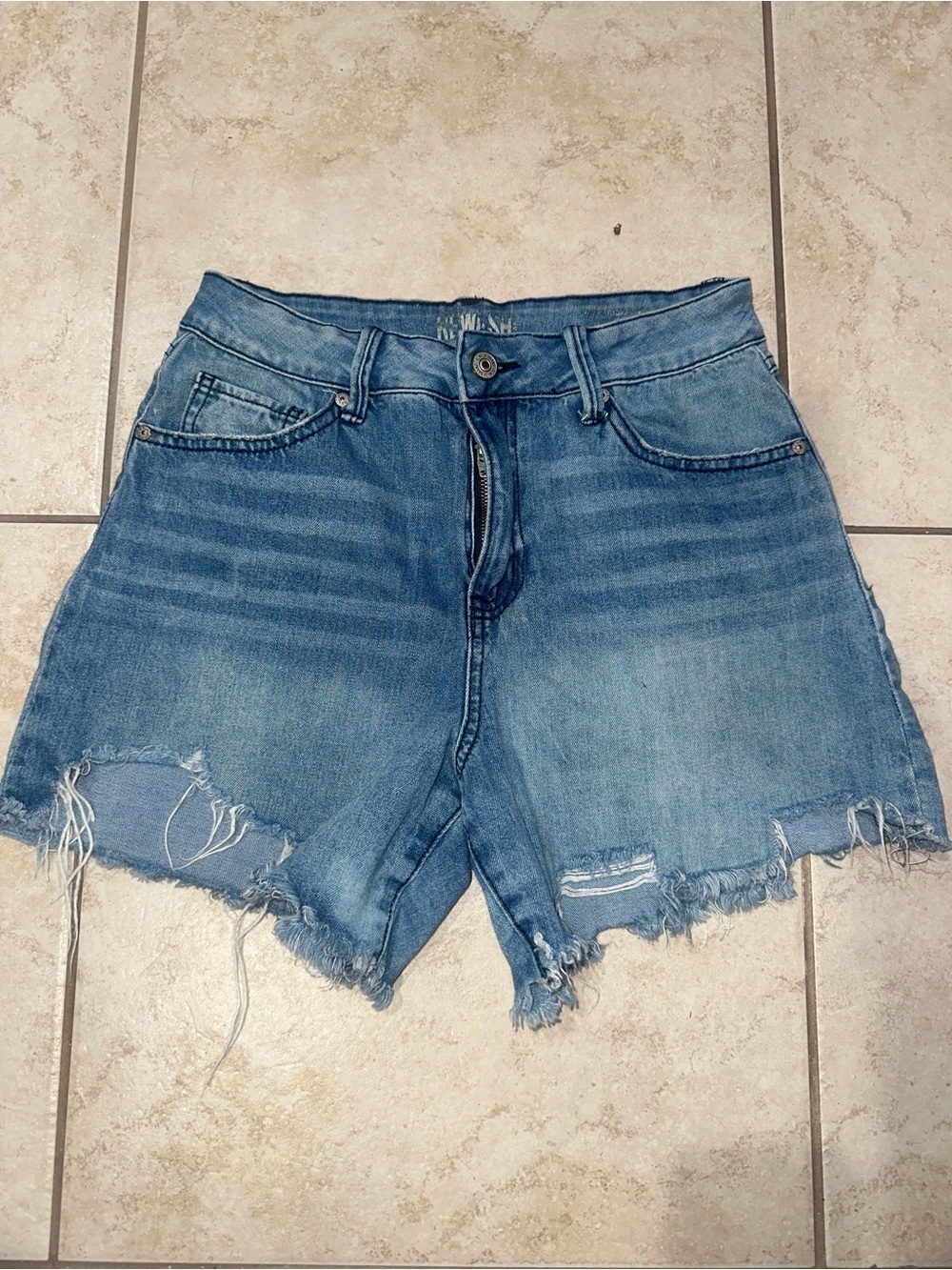 Rewash Women’s Distressed High Rise Denim Shorts Size 7 Light Wash Frayed Hem